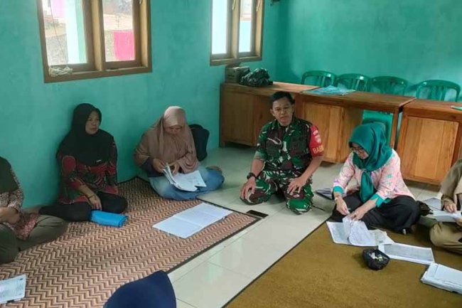 Babinsa Menghadiri Pertemuan Kader Posyandu Dalam Rangka Pembahasan Penurunan Angka Stunting