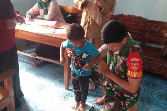 Babinsa Melaksanakan Pendampingan Posyandu Sebagai Upaya Penanganan Stunting 