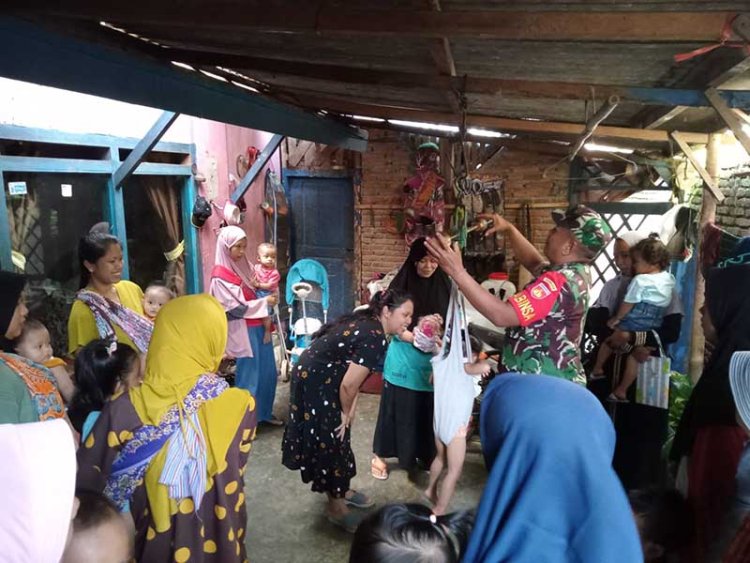 Babinsa Koramil 18 Pagentan Dampingi Kegiatan Posyandu Balita Penurunan Angka Stunting
