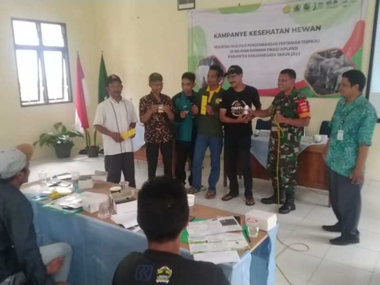 Babinsa Koramil 18 Pagentan Menghadiri Kampanye Kesehatan Hewan