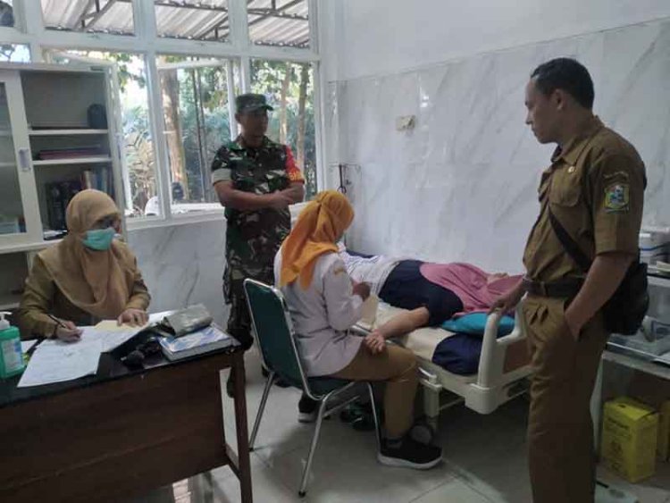 SUKSESKAN PROGRAM KB Babinsa KORAMIL 18/PAGENTAN DAMPINGI PELAYANAN KB KES MKJP 