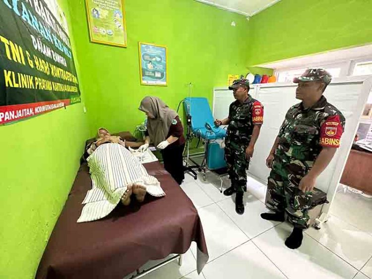 Babinsa Bekerjasama dengan Dinas terkait melaksanakan pendampingan Bakti sosial pelayanan KB