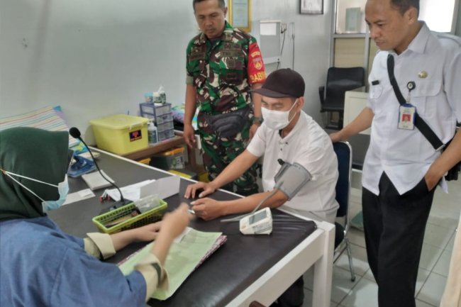 SUKSESKAN PROGRAM KB KORAMIL 18/PAGENTAN DAMPINGI KEGIATAN PELAYANAN KB KES MKJP DI PUSKESMAS