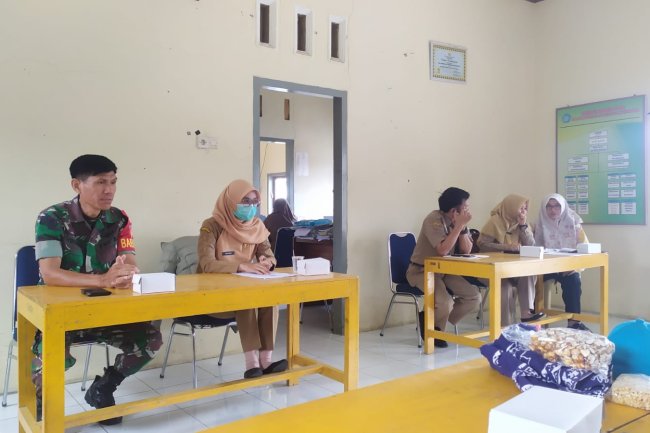 BABINSA PAGENTAN HADIRI REMBUG STUNTING DESA KASMARAN