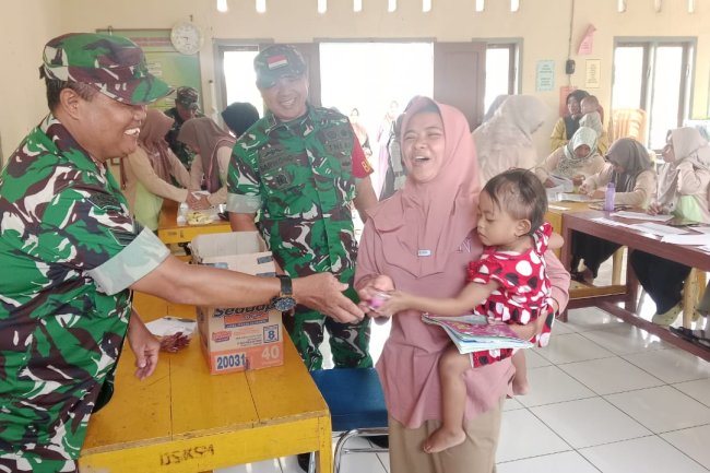 PERAN AKTIF BABINSA DAMPINGI  POSYANDU DI DESA BINAAN 