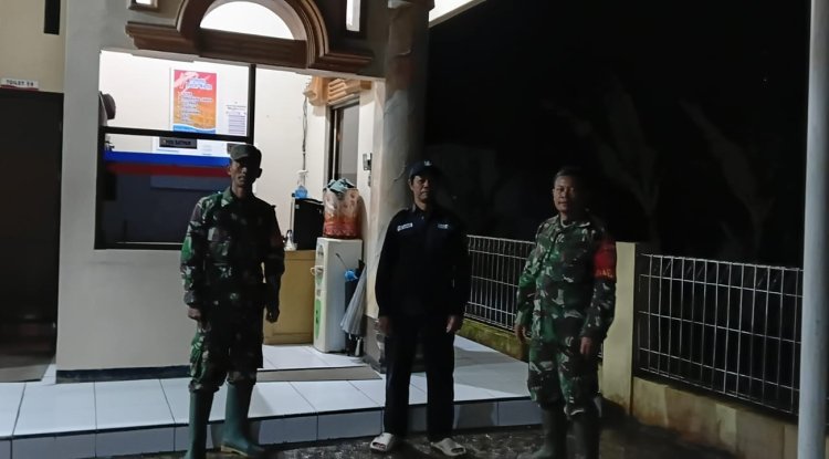 BABINSA KORAMIL 18/PAGENTAN LAKSANAKAN PATROLI MALAM GUNA MEMASTIKAN KEAMANAN WILAYAH 